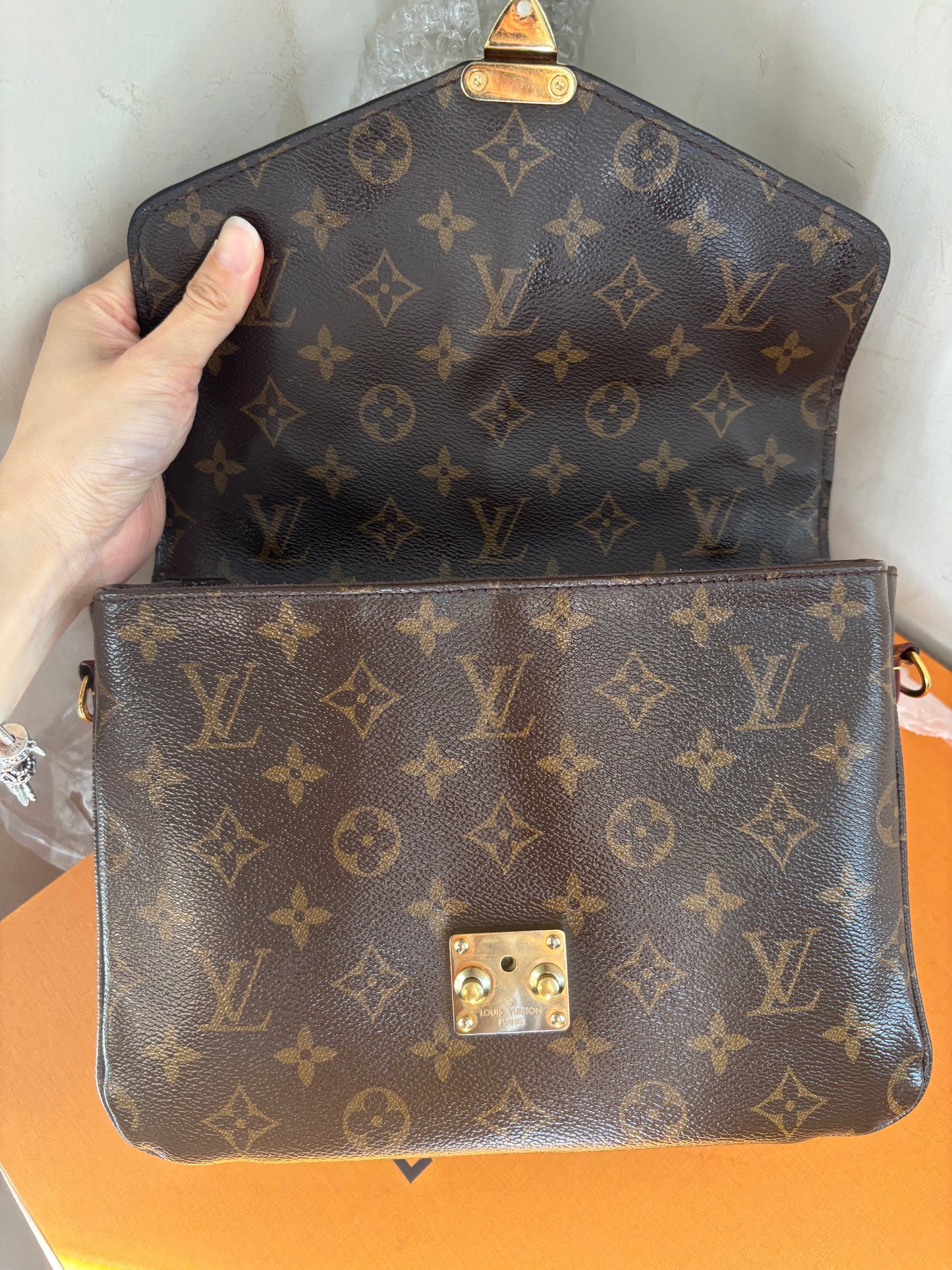 ❗️SOLD❗️ Metis Pochette in Monogram