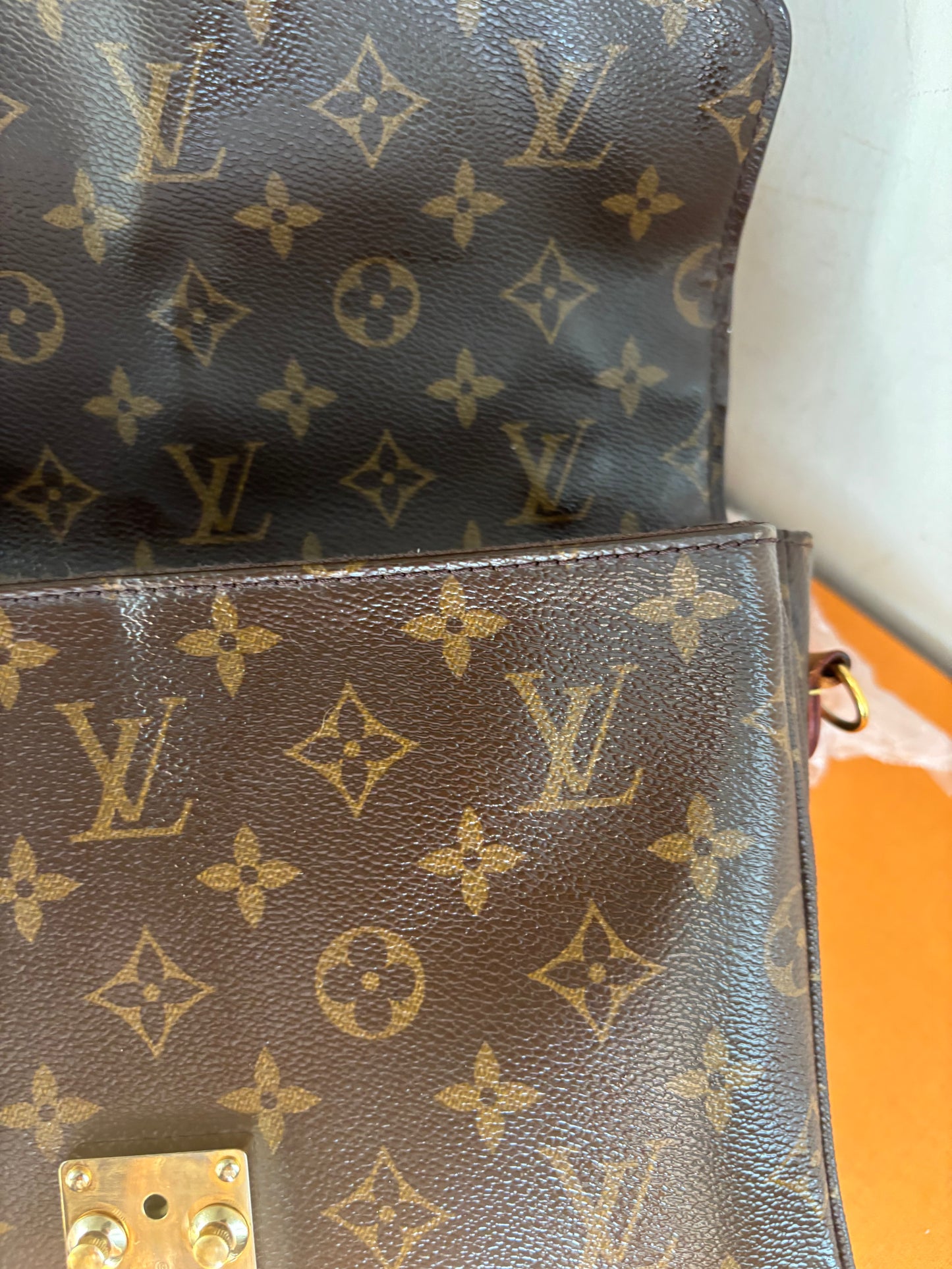 ❗️SOLD❗️ Metis Pochette in Monogram