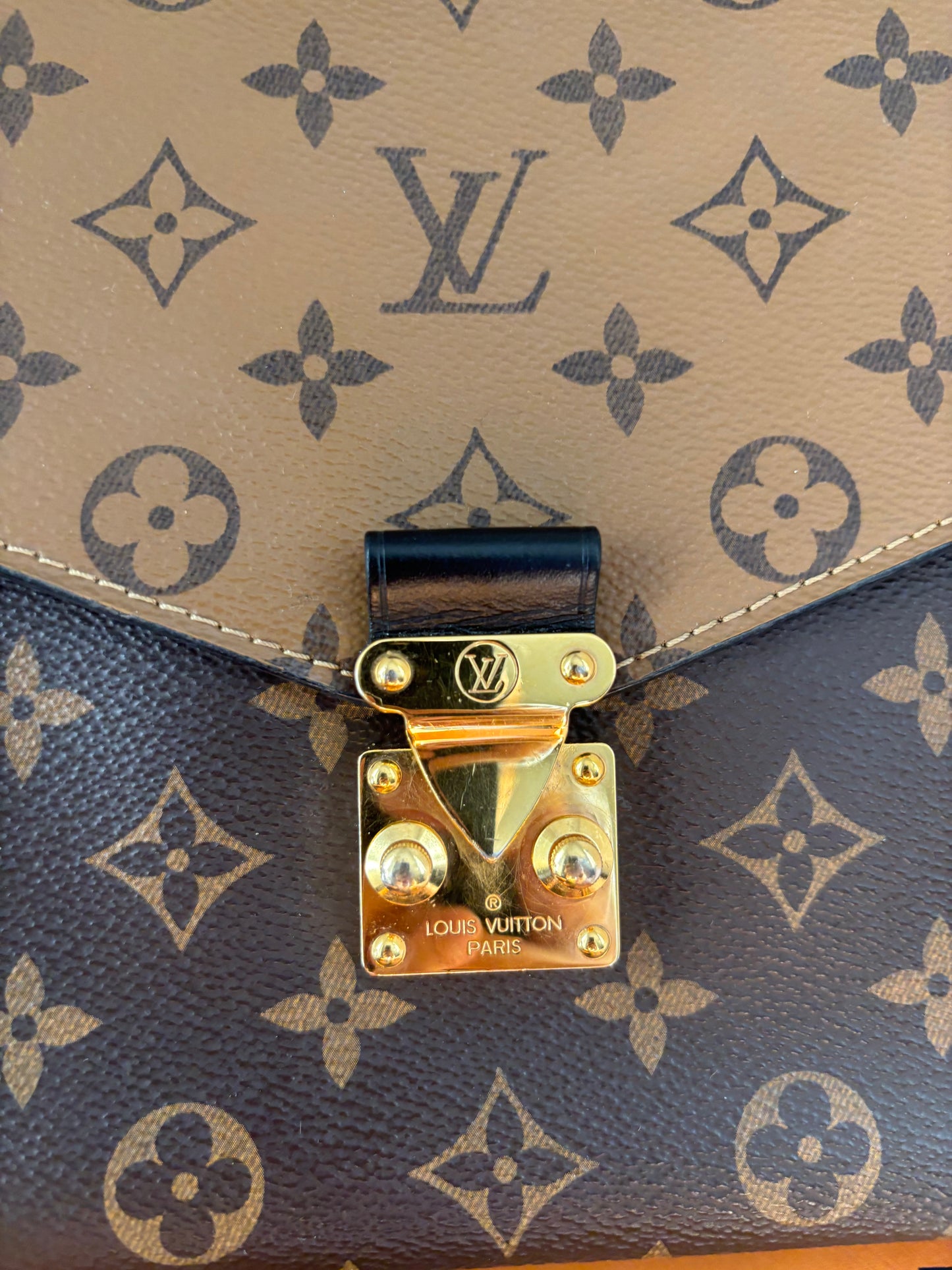 ❗️SOLD❗️Metis Pochette in Reverse Monogram