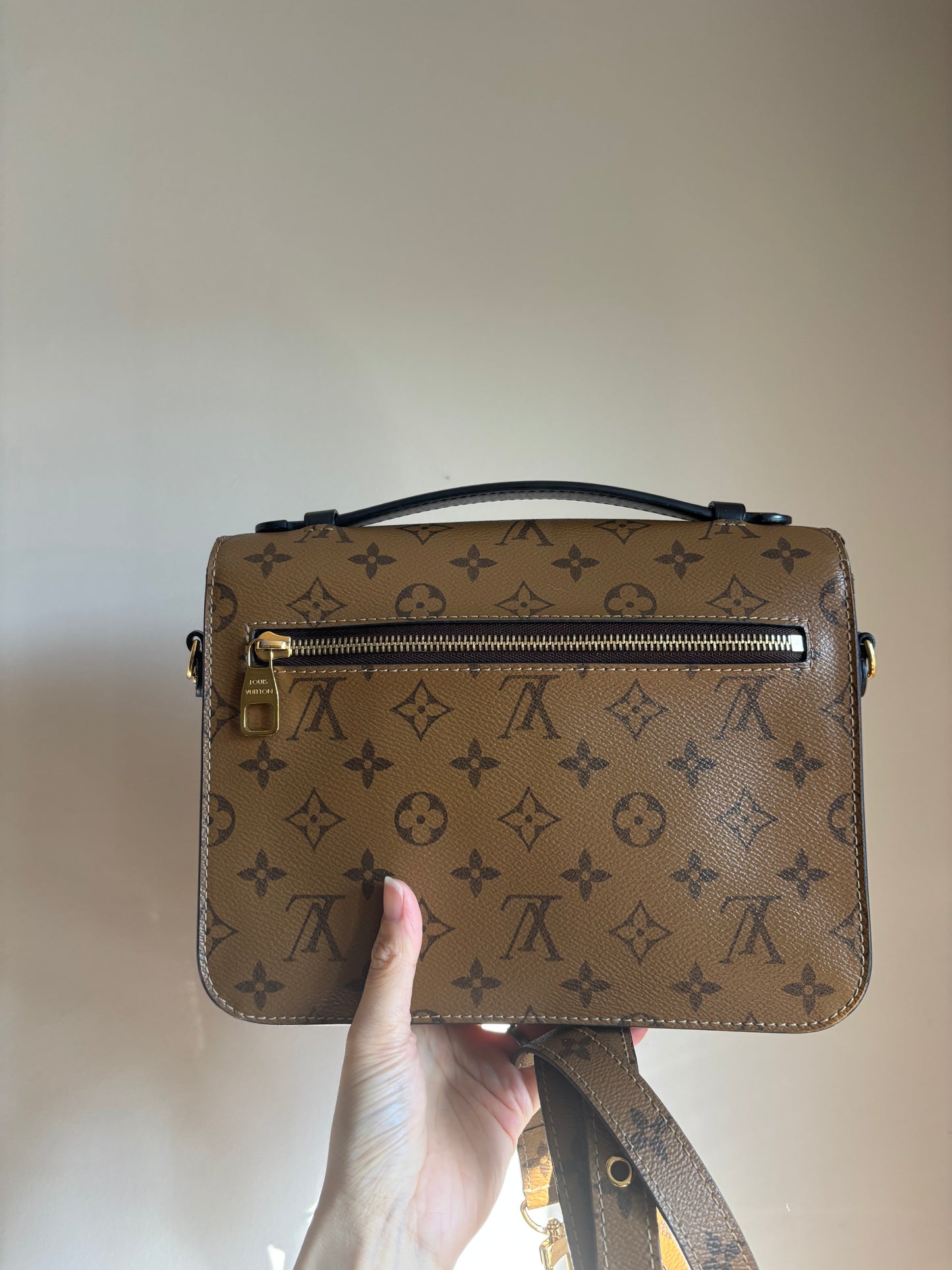 ❗️SOLD❗️Metis Pochette in Reverse Monogram