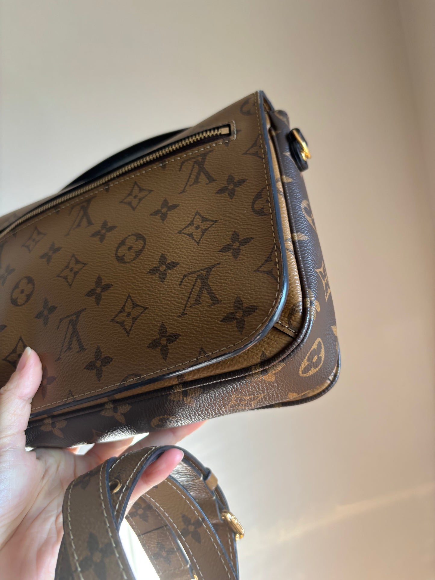 ❗️SOLD❗️Metis Pochette in Reverse Monogram