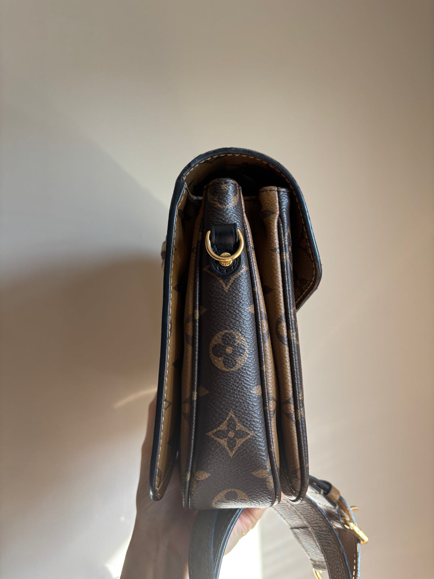 ❗️SOLD❗️Metis Pochette in Reverse Monogram