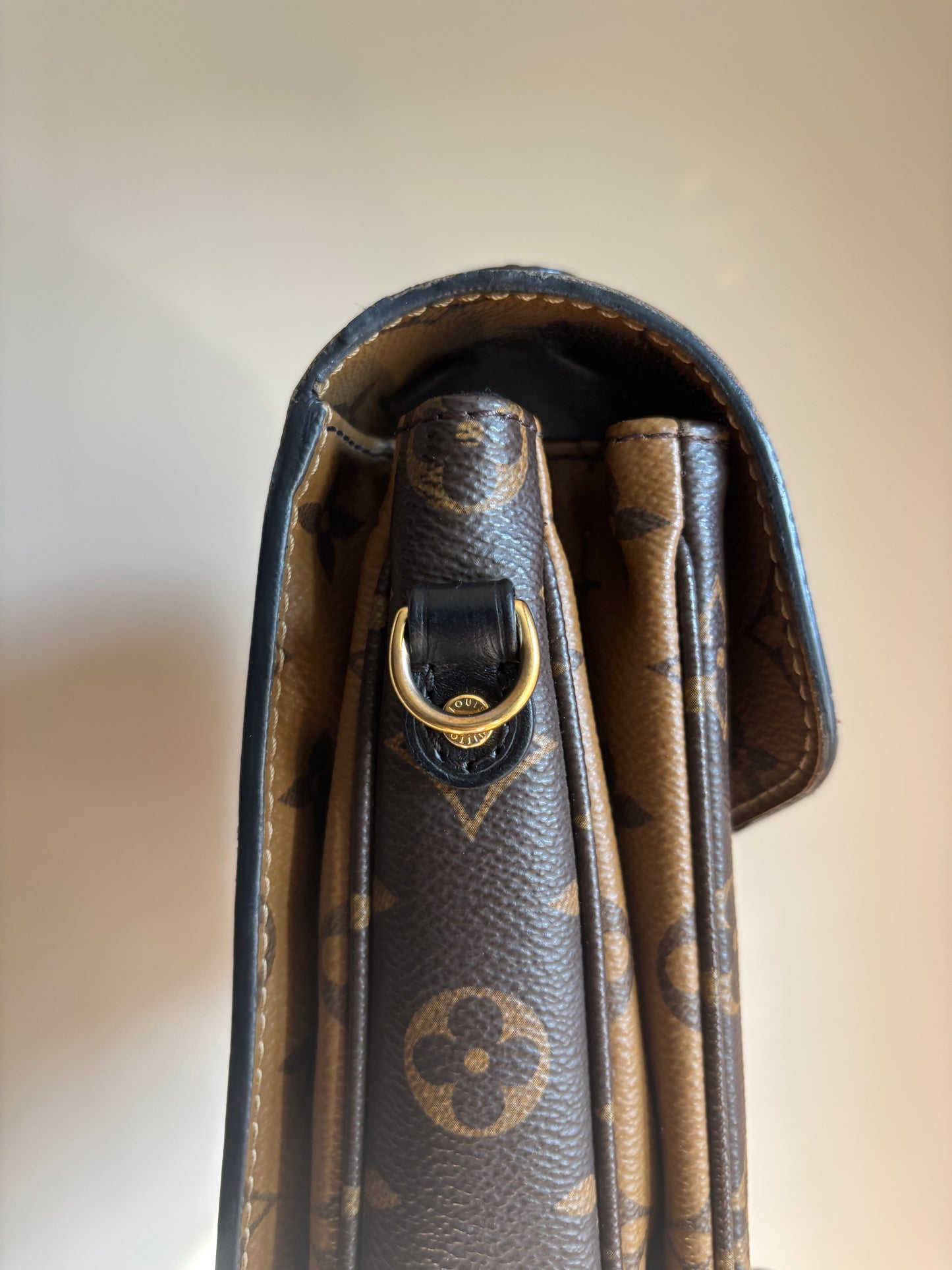 ❗️SOLD❗️Metis Pochette in Reverse Monogram