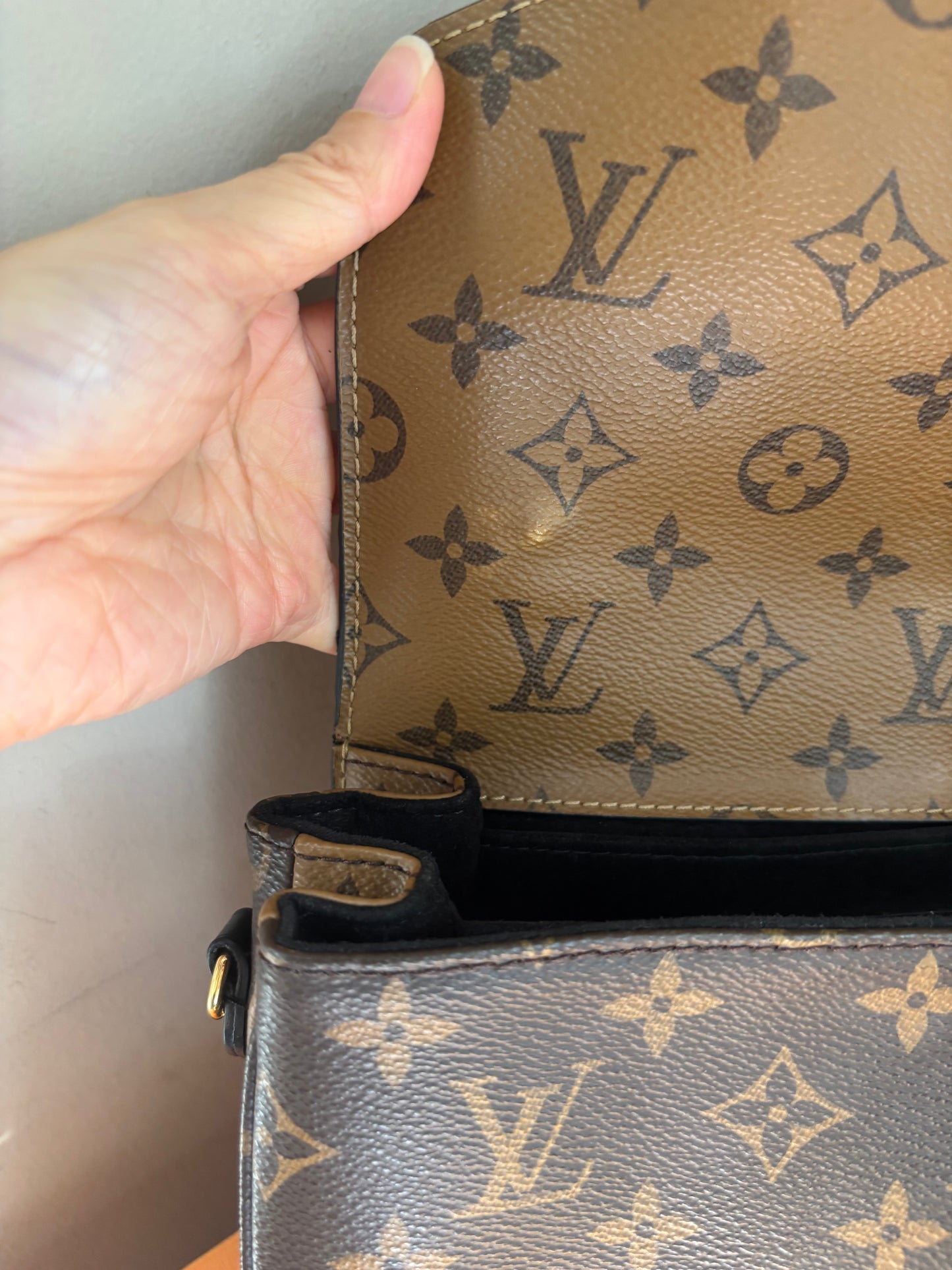 ❗️SOLD❗️Metis Pochette in Reverse Monogram