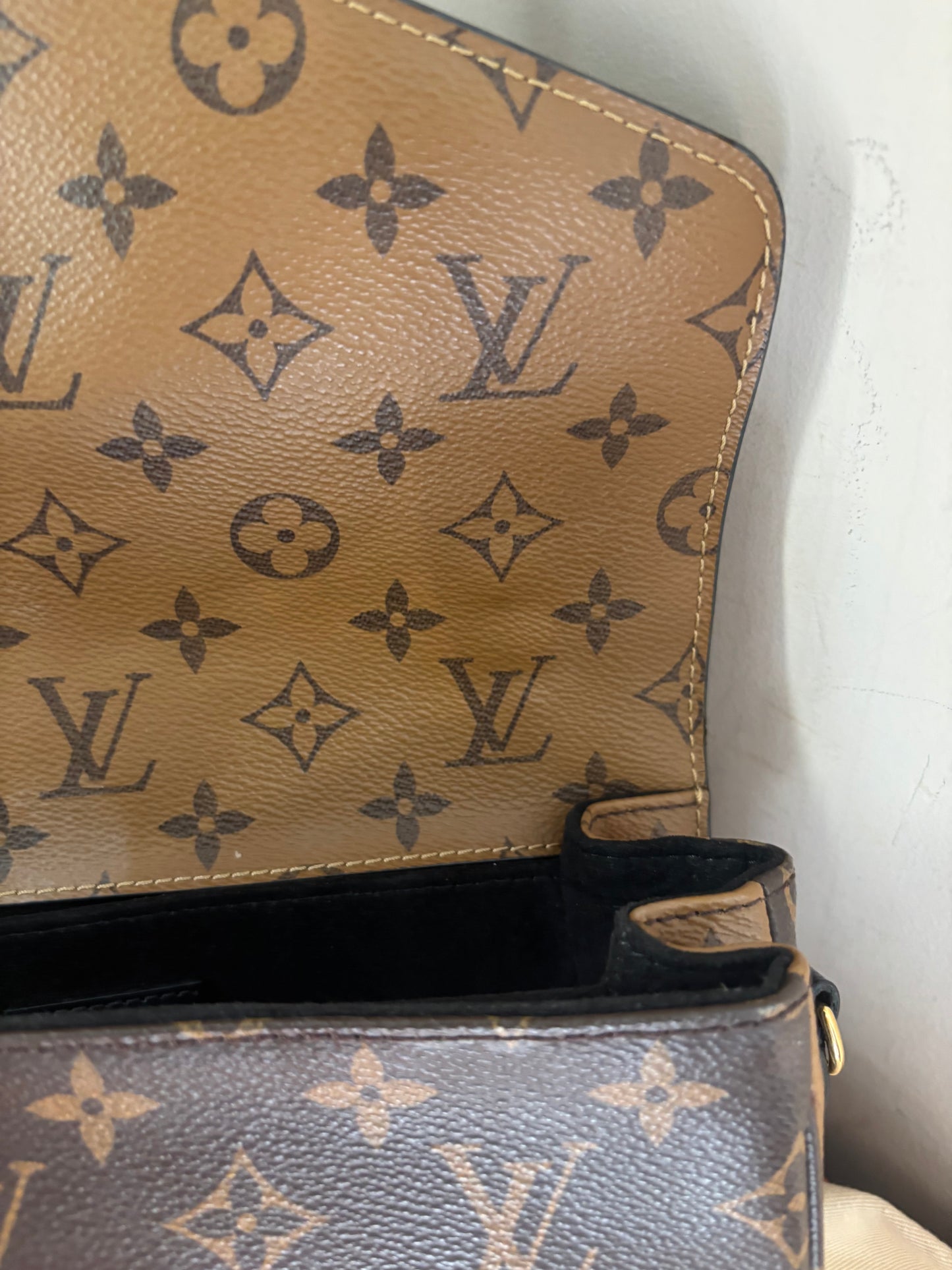 ❗️SOLD❗️Metis Pochette in Reverse Monogram