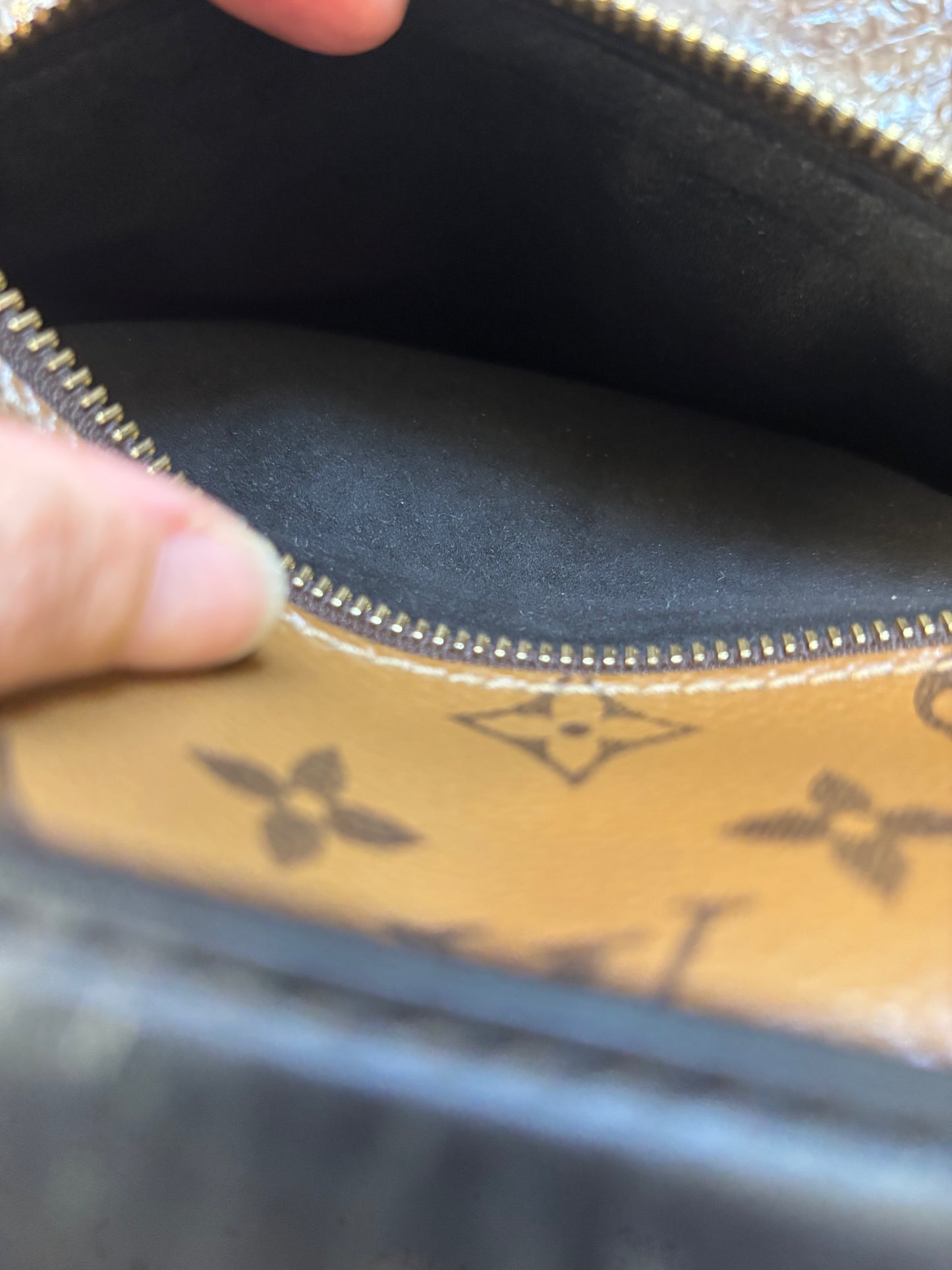 ❗️SOLD❗️Metis Pochette in Reverse Monogram