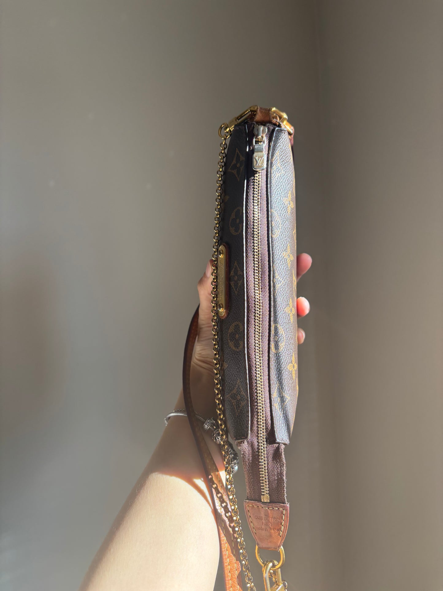 ❗️SOLD❗️ Eva Clutch Bag in Strap in Monogram