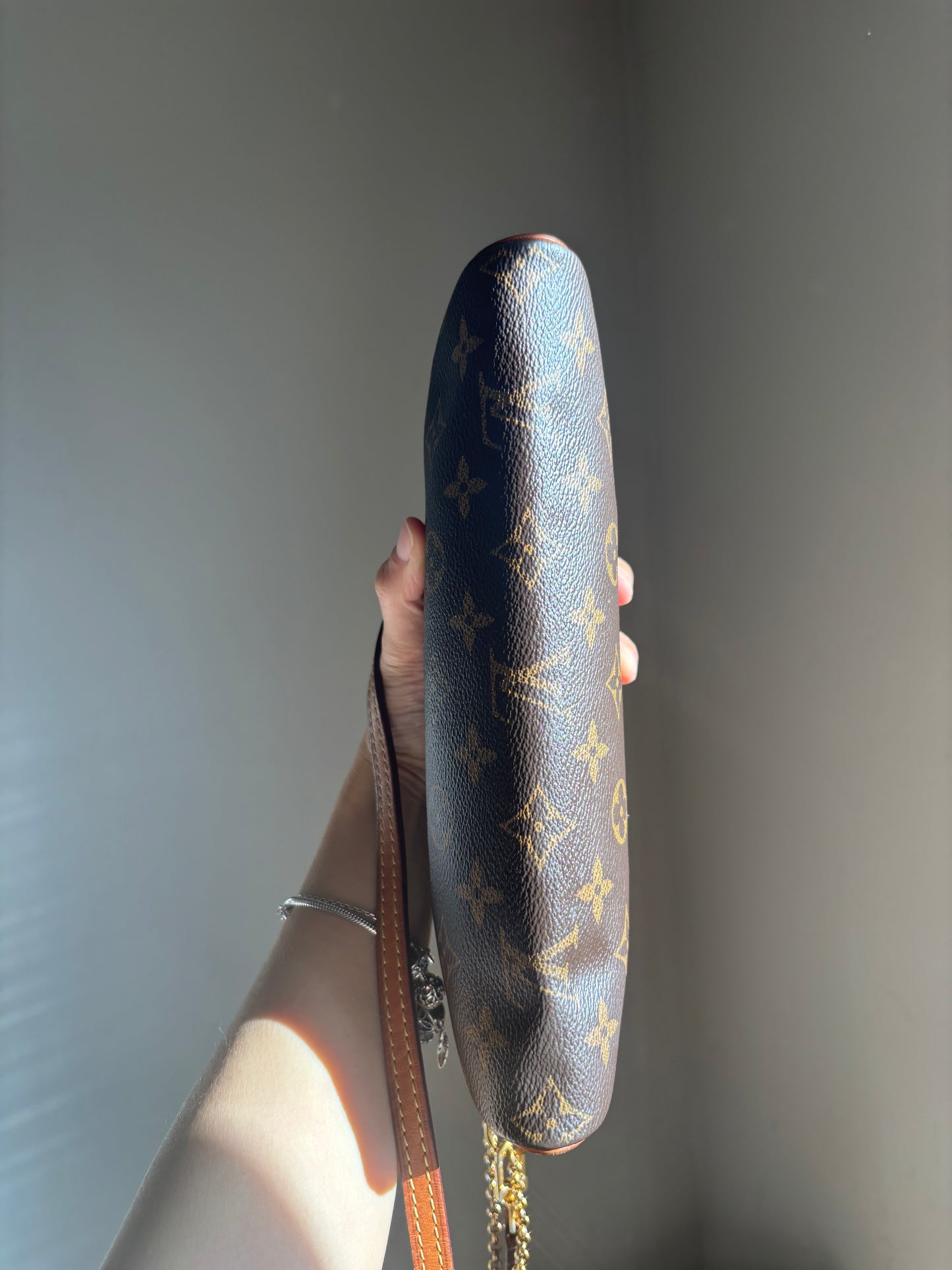 ❗️SOLD❗️ Eva Clutch Bag in Strap in Monogram
