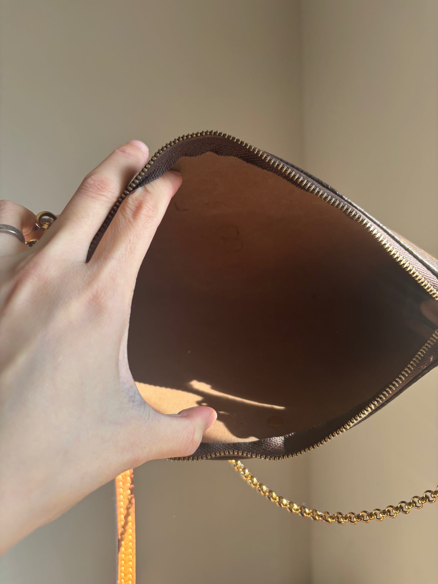 ❗️SOLD❗️ Eva Clutch Bag in Strap in Monogram